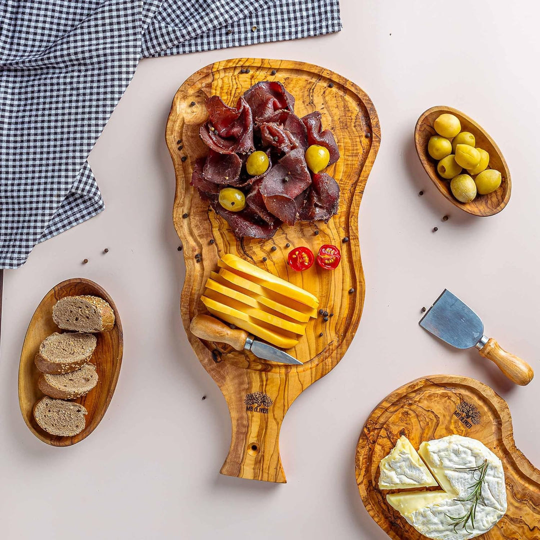 MrOliver® Venus – Schneidebrett aus natürlichem Olivenholz – professionelles Küchenbrett – Design-Zu