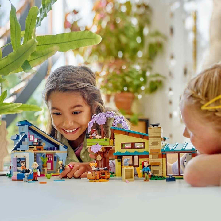 LEGO Friends Ollys und Paisleys Familien Haus, Puppenhaus mit Figuren und Zubehör, Set mit zweistöck