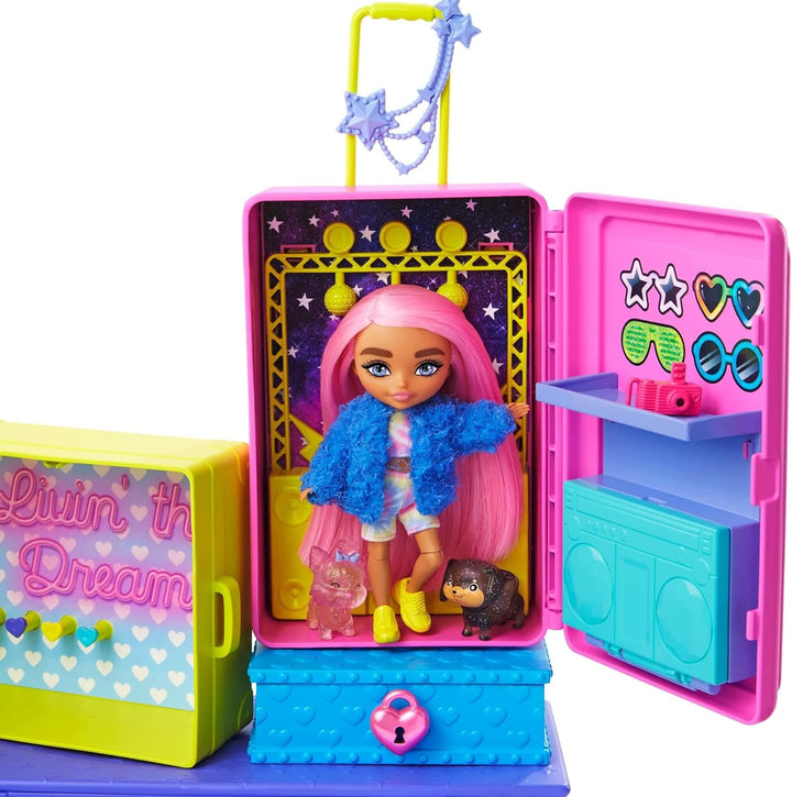 Barbie HDY91 - Extra Haustiere & Minis Reise-Spielset mit 2 Haustier-Welpen & exklusiver Puppe, Pool