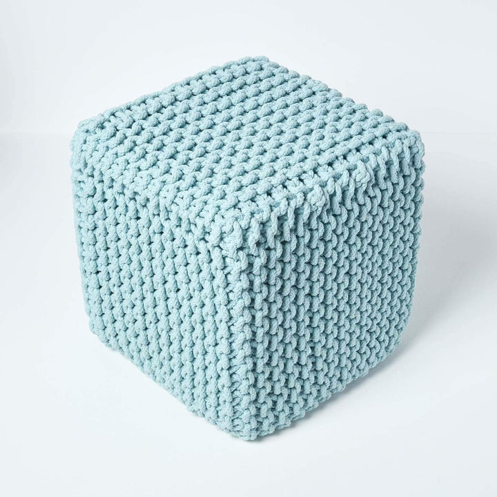 Homescapes gestrickter Sitzhocker Sitzwürfel helltürkis, Strick Sitzpuff 35 x 35 x 35 cm, Strickhock