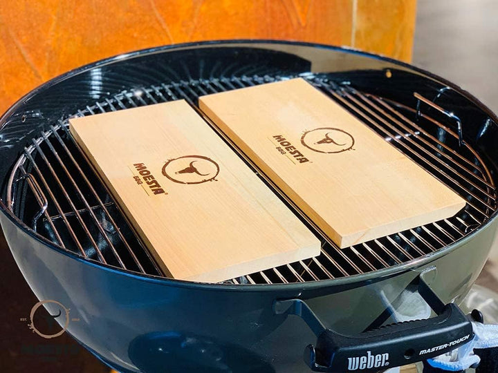 MOESTA-BBQ 10682 HolzPlanke XXL 2er Set aus Erlenholz - Wiederverwendbare Räucherbretter ohne Rinde
