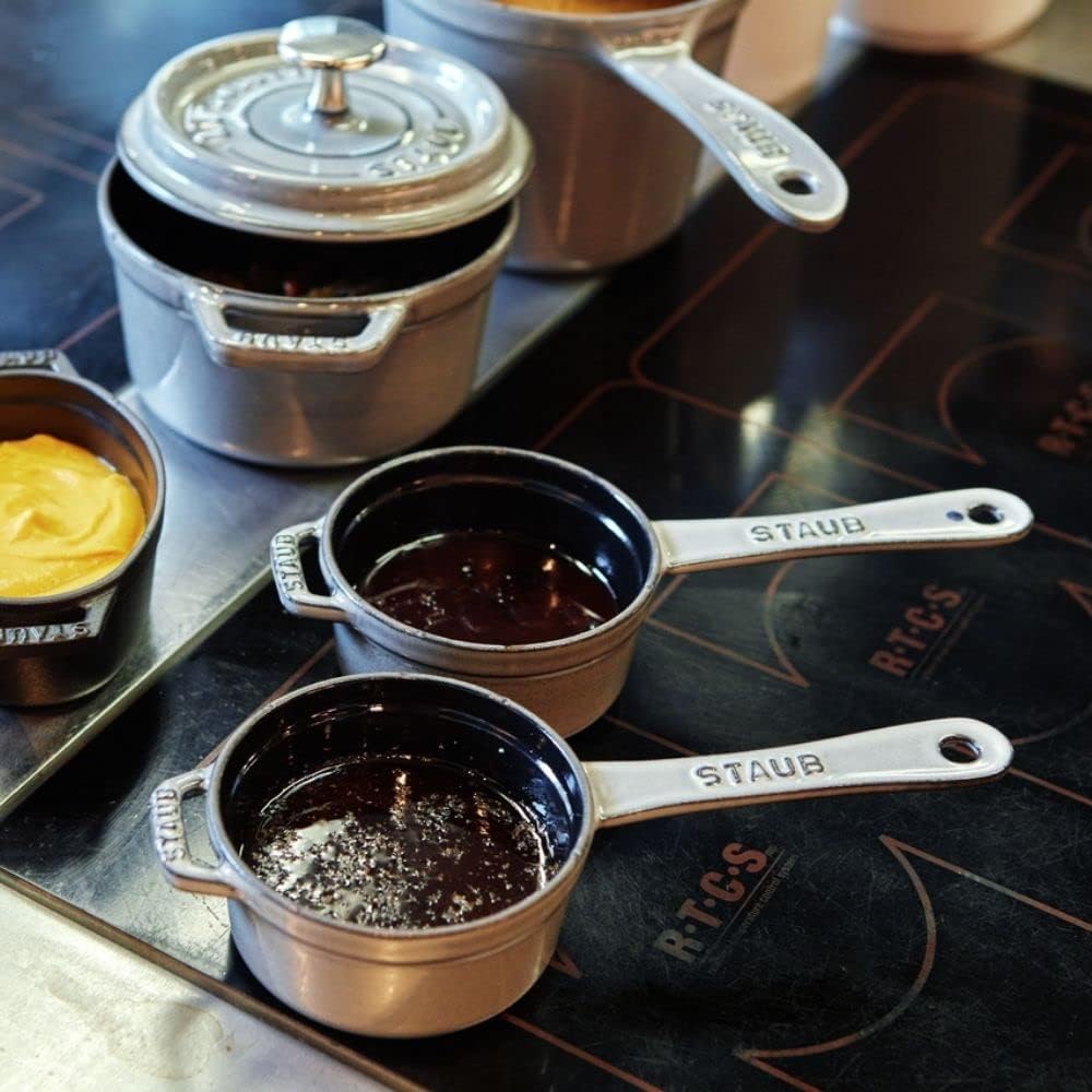 Staub Kleine Kasserrolle (10 cm, 0,25 L, Innen schwarz glänzend) grafitgrau, 23.4 x 10.19 x 7.2 cm G