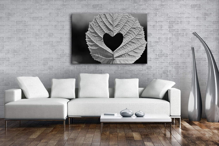 deyoli Herzförmiges Loch im Blatt Format: 80x60 Effekt: Schwarz&Weiss als Leinwandbild, Motiv fertig
