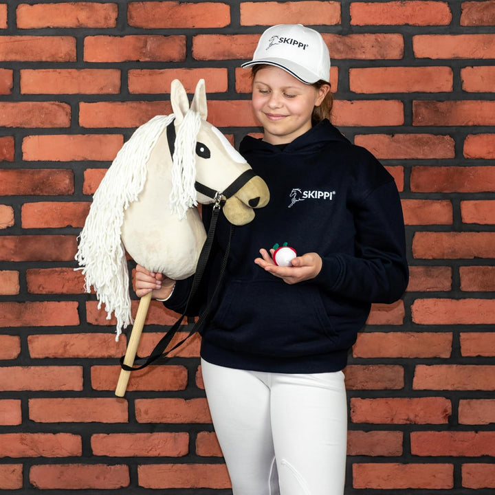 SKIPPI Hobby Horse Almond, Grosses Steckenpferd A3, Halfter und Zügeln im Set, Hobby Horsing Pferd m