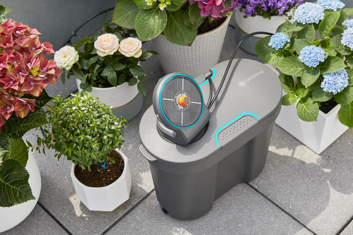 Gardena Solar-Bewässerung AquaBloom Set inkl. Wasserreservoir: Solarbetriebenes Bewässerungsset für