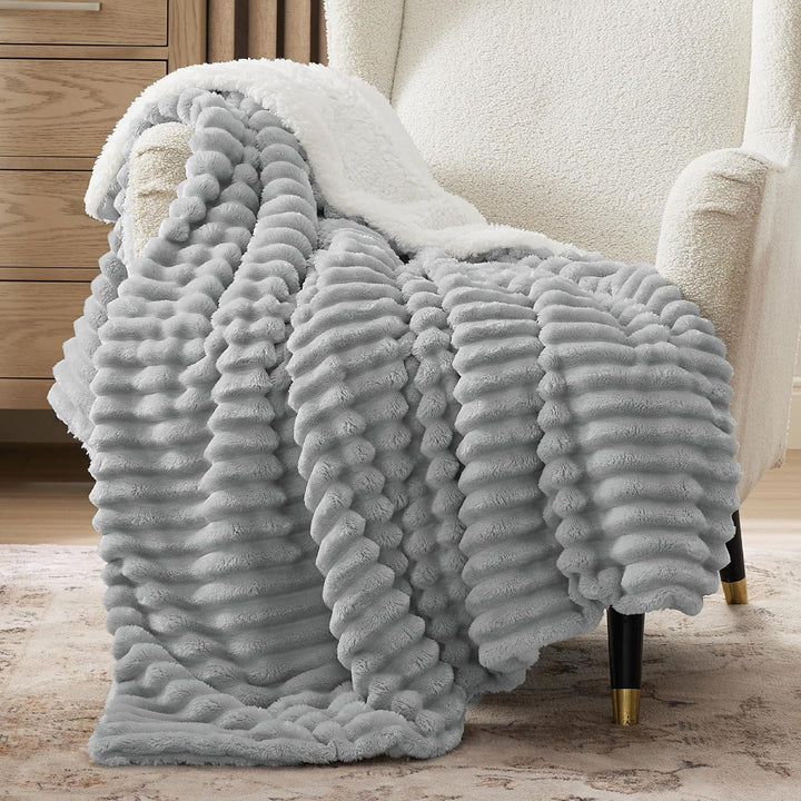 BEDSURE Sherpa Decke Hellgrau - Warme Dicke Kuscheldecke Flauschig, Sofadecke Couchdecke Winterdecke