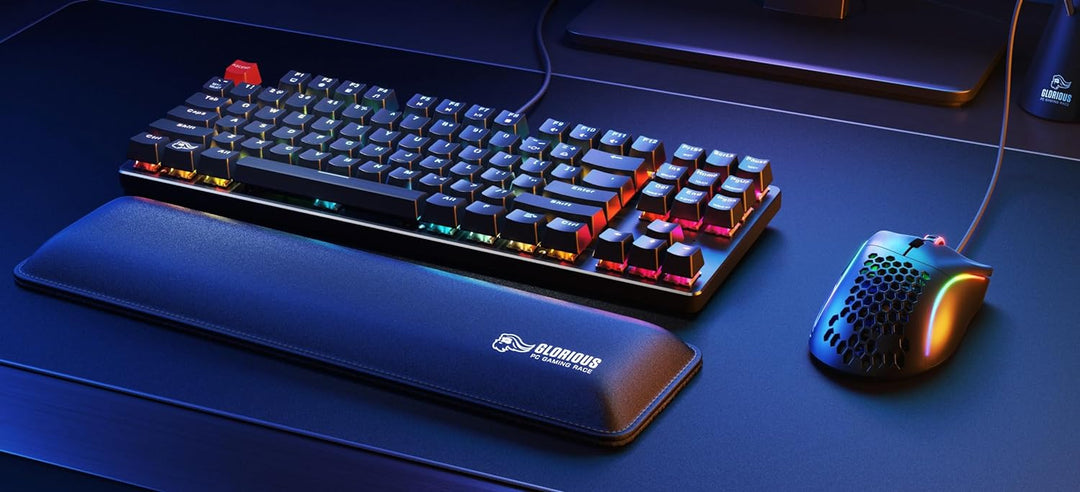 Glorious Gaming Padded Keyboard Wrist Rest (TKL, 25 mm stark) - gesteppte Ränder, glatte Stoffoberfl