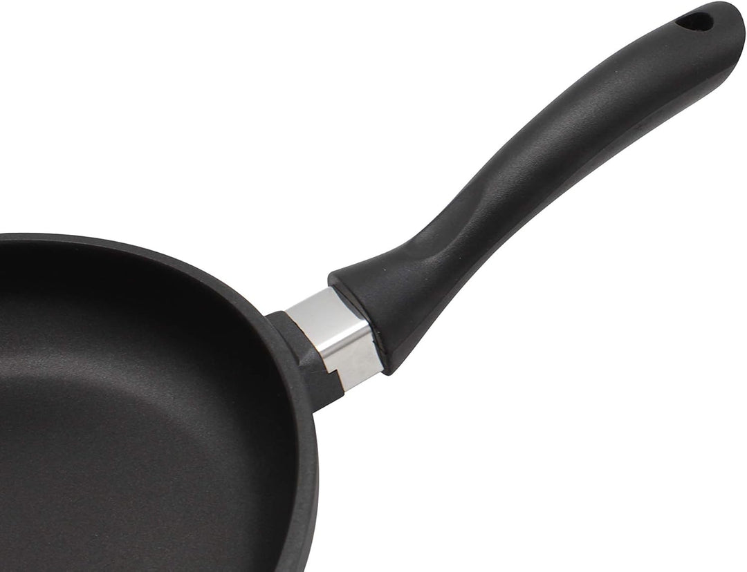 Karl Krüger Aluguss-Pfanne Leipzig, 24 cm, Schwarz | Flache Ausführung|Backofenfest bis 160°C|Kunsts