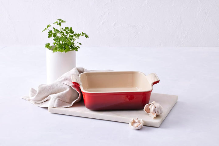 Le Creuset Rechteckige Auflaufform Tradition aus Steinzeug, 19 cm, 1.1 Liter, Kirschrot, 71102190600