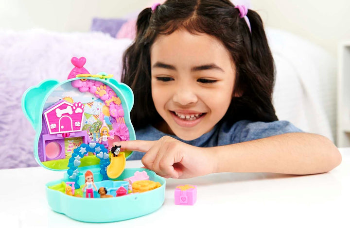 Polly Pocket Hunde-Party Schatulle - Spielset mit 2 Puppen, 5 beweglichen Spielelementen, 14 Accesso