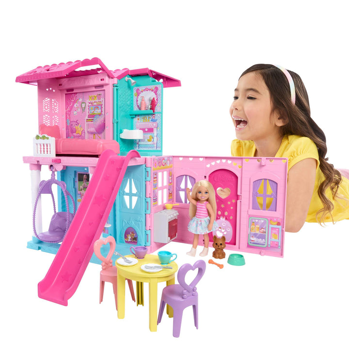 Barbie Chelsea Spielzeug-Puppenhaus mit über 15 Accessoires, das Pop-up-Haus erweitert Sich auf über