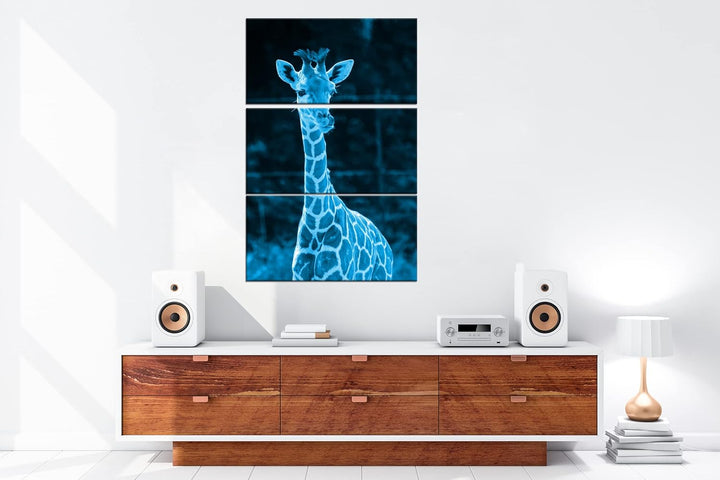 deyoli süsse junge Giraffe Format 120x80 3Teilig Effekt: Monocrome Blau als Leinwandbild, Motiv fert