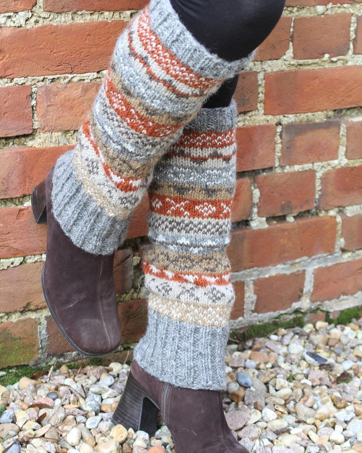 Pachamama Damen Legwarmer Finisterre Wolle grau individuell handgestrickt in Nepal