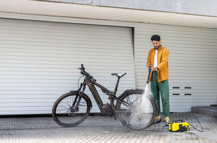 Kärcher Mobile Outdoor Cleaner OC 6-18 Premium, Fördermenge 200 l/h, Gewicht 5,7 kg, 12 l Wassertank