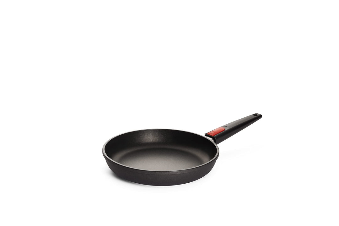 Woll – Nowo Titanium Flachpfanne Ø 26 cm, 5 cm hoch mit abnehmbarem Stiel – Aluminiumguss Antihaftpf