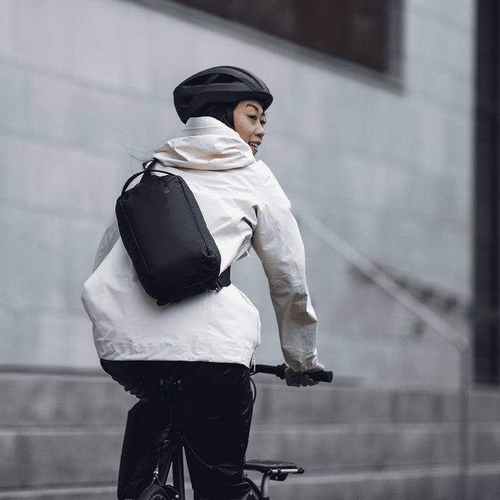 Thule Tact Black 8