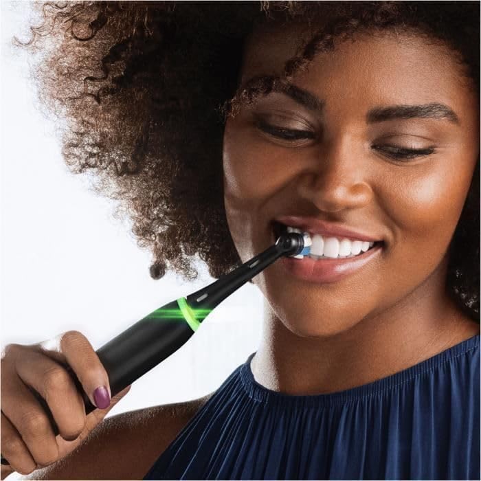 Oral-B iO 5N Elektrische Zahnbürste, Schwarz, Bluetooth, 1 Bürste, 1 Reiseetui iO5 Schwarz, iO5 Schw