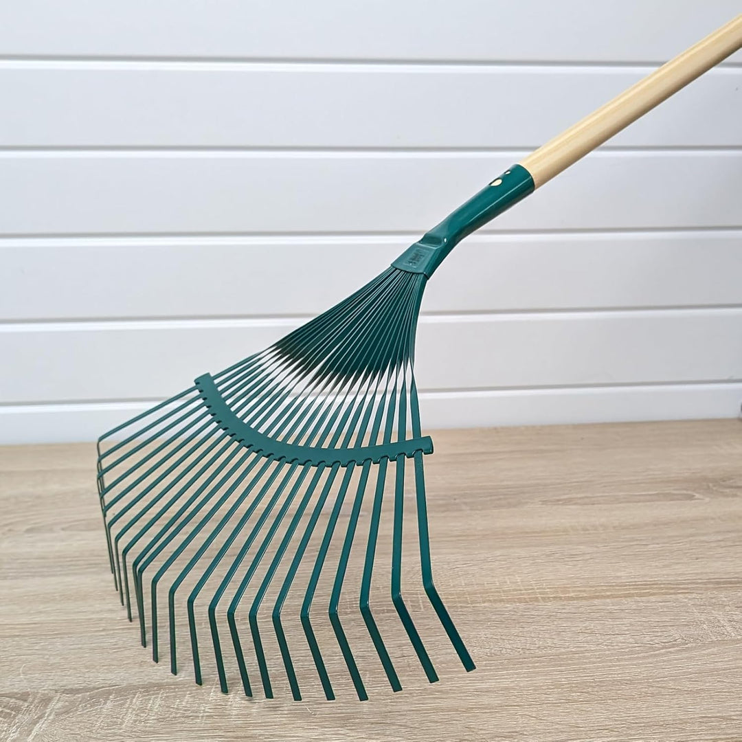Laubrechen Garten Laub Fächer Rechen Besen Fächerbesen Metall grün lackiert mit 22 Zinken und Stiel