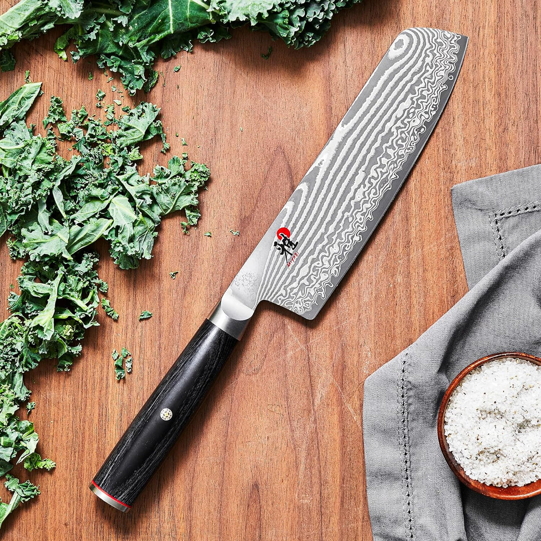 MIYABI Nakiri-Messer Serie 5000FCD Macht selbst einfache Küchentätigkeiten, wie das Schälen und Schn