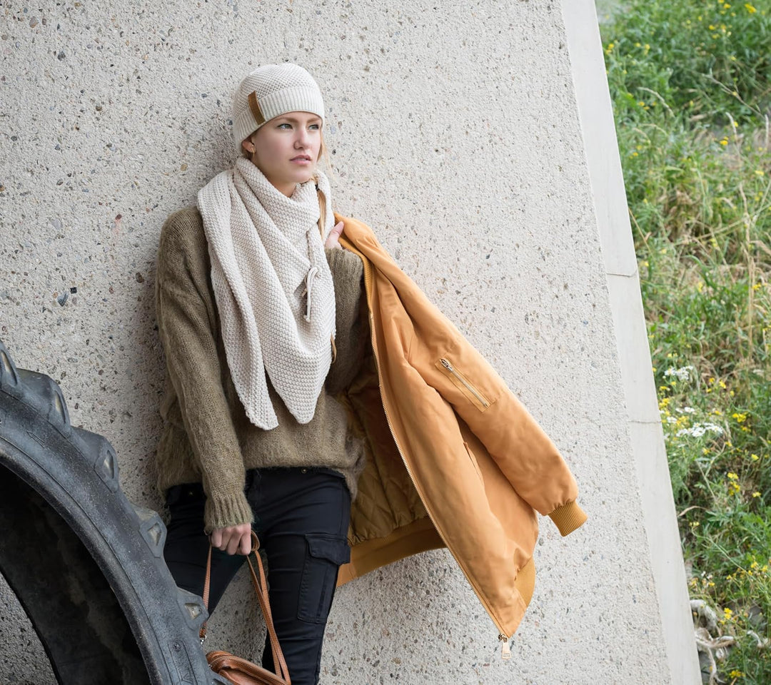 KNIT FACTORY - Dreiecksschal Coco - Damen Strickschal mit Wolle - Umschlagtuch für den Herbst und Wi