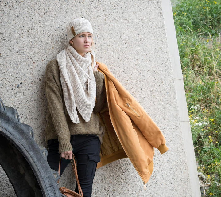 KNIT FACTORY - Dreiecksschal Coco - Damen Strickschal mit Wolle - Umschlagtuch für den Herbst und Wi