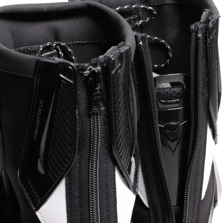 Dainese Stiefel Torque 4 Air Boots Motorradstiefel Racing Stiefel, 45 EU Black White Red Fluo 45 EU,