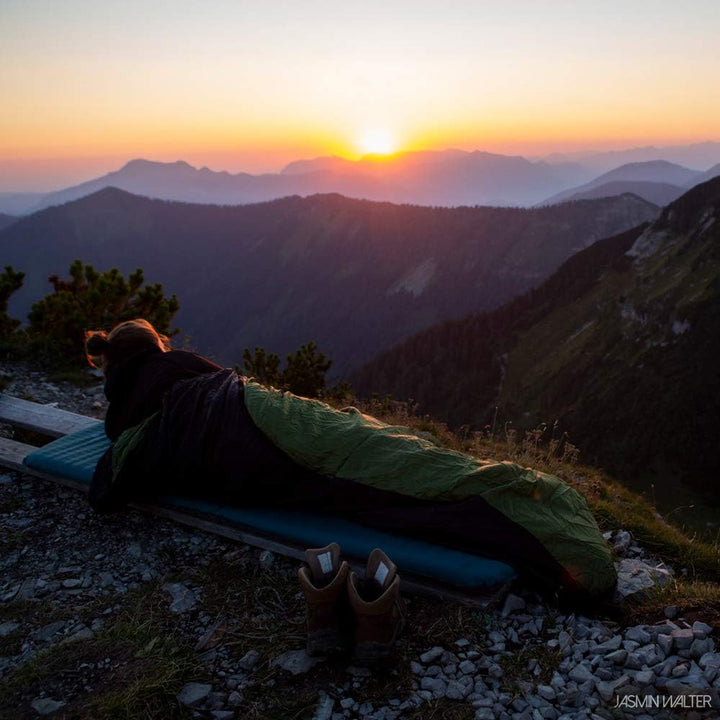 Trekking-Schlafsack Trek Night von outdoorer - der Leicht-Schlafsack, warm, leicht, kleines Packmass