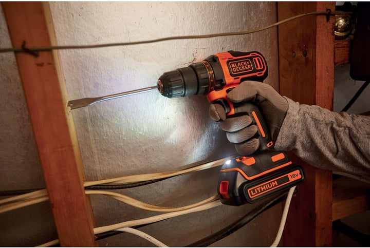Black+Decker Akku-Bohrschrauber, Bohrmaschine mit 2-Gang Getriebe (18V, 1.5Ah, inklusive 400mA Ladeg