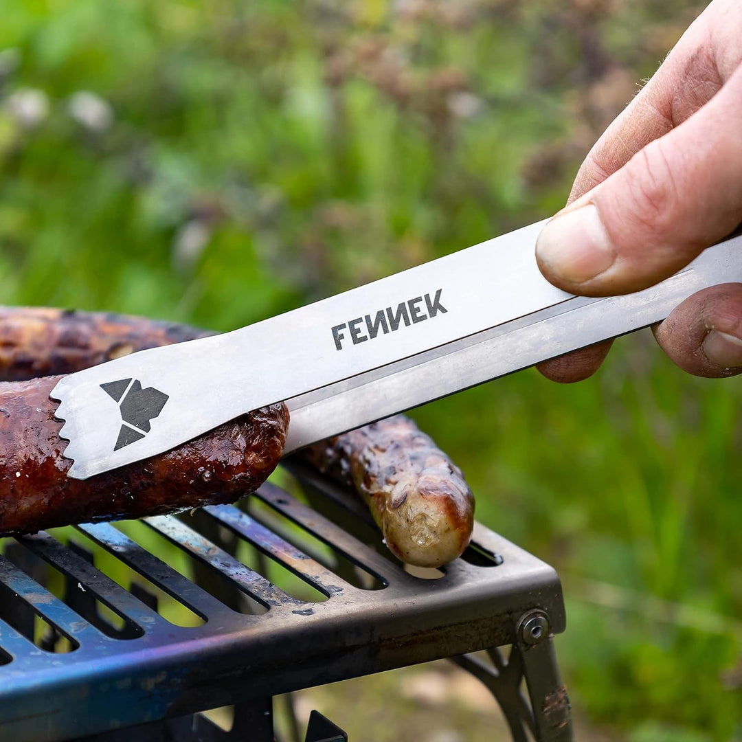 FENNEK Grillzange aus TITAN | extra kompakt | ideal zur Verwendung mit dem Hobo Sortiment | Made in