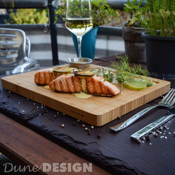 DuneDesign 4x Steakteller Holz mit Dipschalen - 30x25cm Bambus Teller Set - Grill Servierplatte Holz