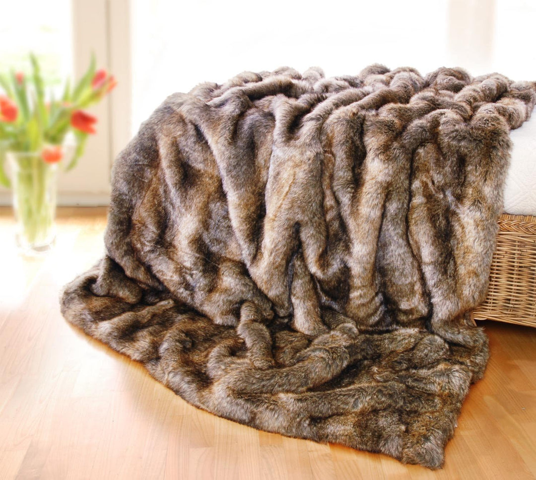 Felldecke Otter als Fellimitat in 5 Grössen Webpelzdecke Kuscheldecke oder Tagesdecke und Fellkissen