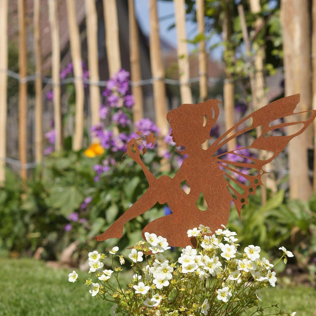UNUS Gartenstecker Elfe sitzend gross, Gartendeko für draussen, Gartenfigur in Rostoptik, Rost Deko