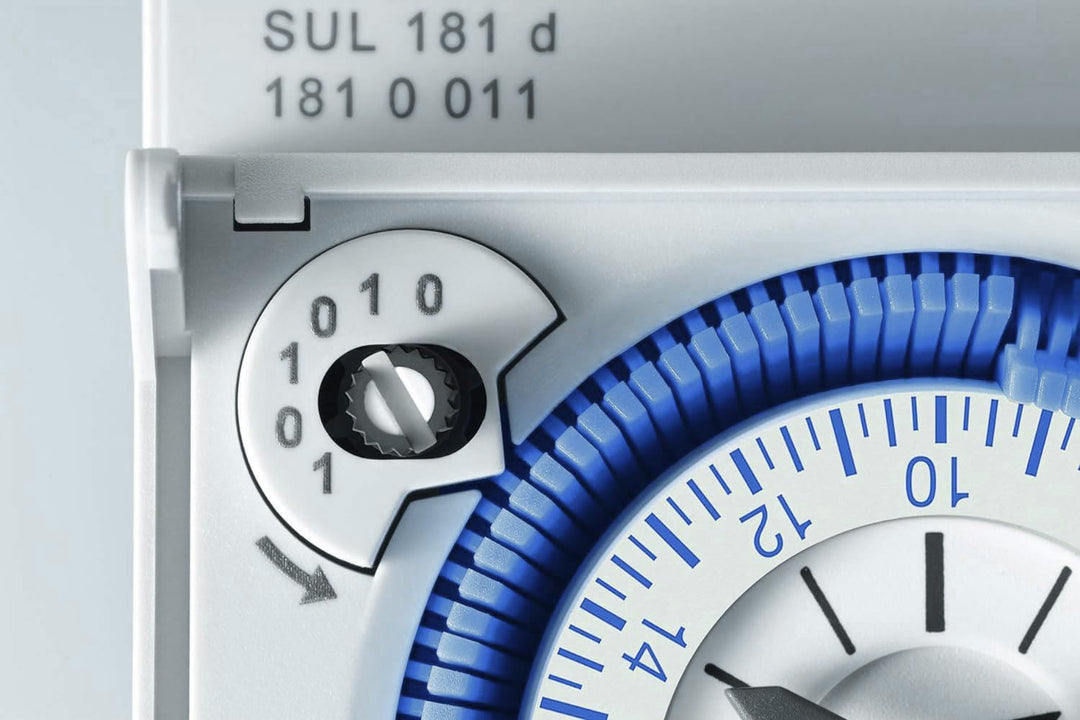 Theben 1810011 SUL 181d - analoge Zeitschaltuhr mit Tagesprogramm und 200 Stunden Gangreserve, Zeits