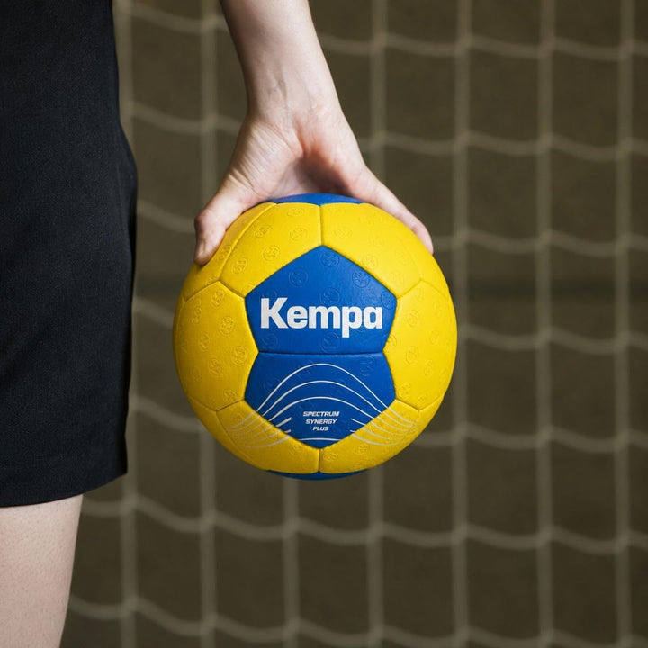 Kempa Spectrum Synergy Plus Handball Spiel- und Trainingsball mit einzigartiger 30-Panel-Konstruktio