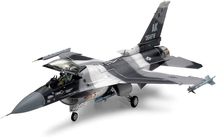 Tamiya 300061106-1:48 Lockheed Martin F-16C/N Aggressor