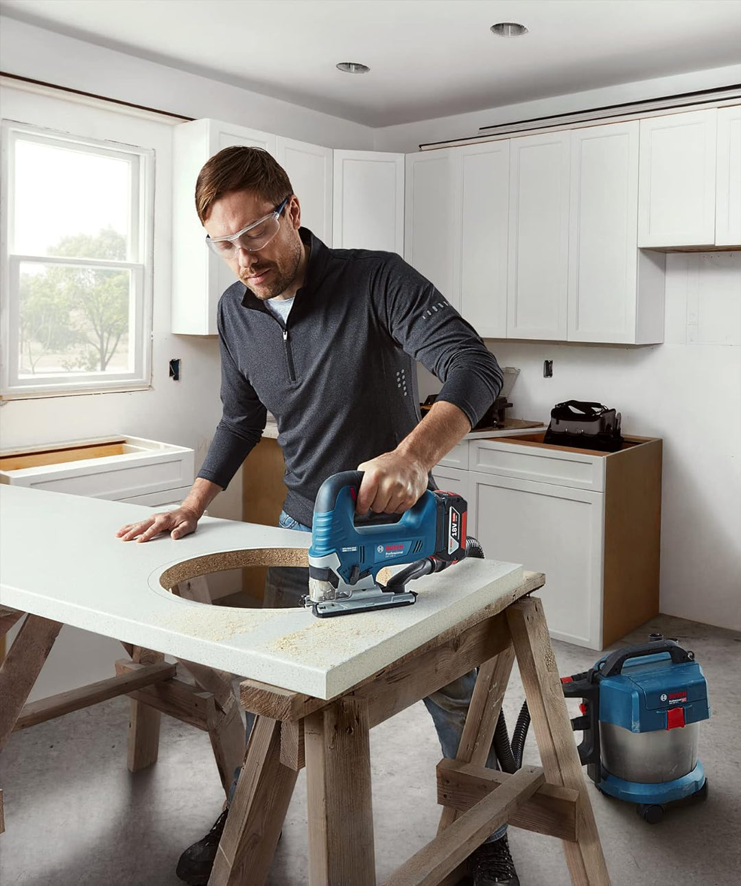Bosch Professional 18V System Akku-Stichsäge GST 18V-125 B (mit Bügelhandgriff, Neigungsschnitte bis