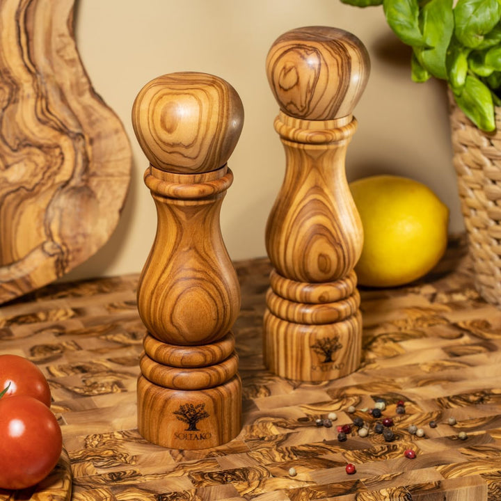 SOLTAKO Olivenholz Salz- und Pfeffermühlen 2er Set "Fleur De Sel", Pfeffer und Salzmühle aus Oliven