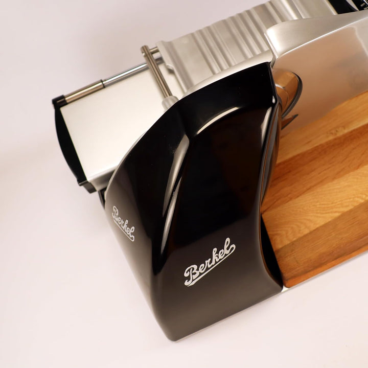 Berkel Aufschnittmaschine Home Line 200 Plus in schwarz mit passender Abdeckhaube von Berkel - Küche