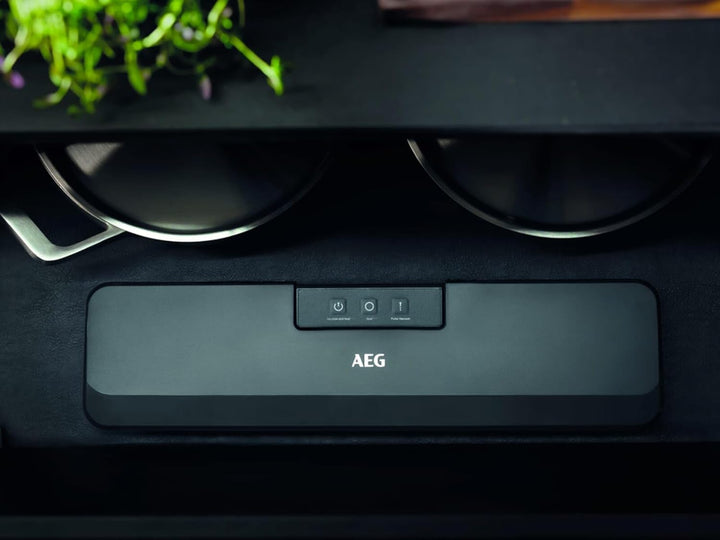 AEG VS4-1-4AG Vakuumiergerät / schnelles und starkes Versiegeln von Lebensmitteln / Pulse-Funktion /