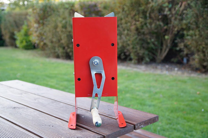 Feucht Obsttechnik KNACKI Junior - Wal- und Haselnuss Knackmaschine - Hazelnut Man - das Original Ma