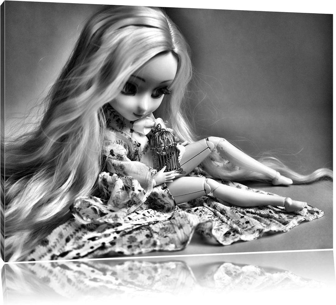 Pixxprint Monocrome, Blonde Pullip-Puppe mit Vogelkäfig, Format: 100x70 auf Leinwand, XXL riesige Bi