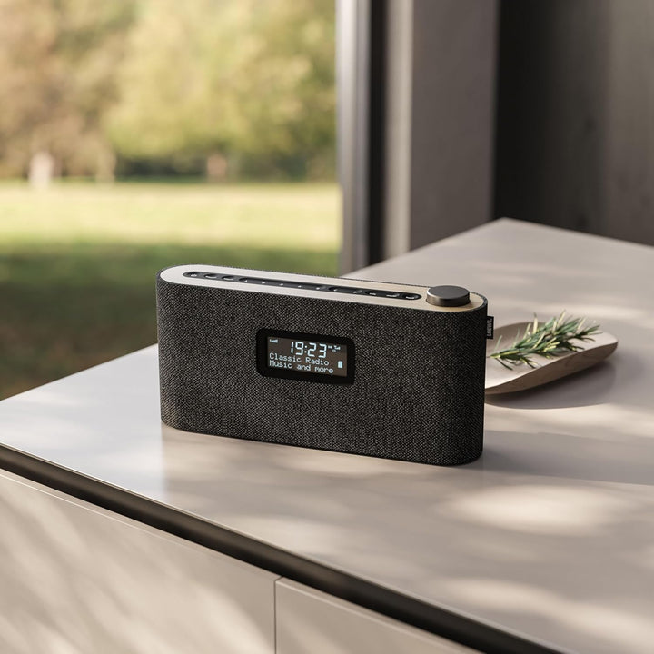 Loewe Radio.Frequency, DAB+ Radio, 28 Watt Sound, LCD Display, 14 Stunden Spielzeit, Holz, Stoff, Ra