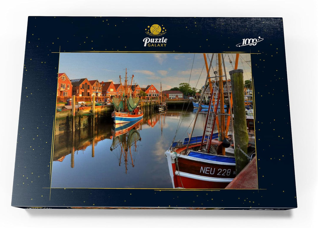 Fischerhafen mit Krabbenkuttern im Abendlicht, Neuharlingersiel, Ostfriesland - Premium 1000 Teile P