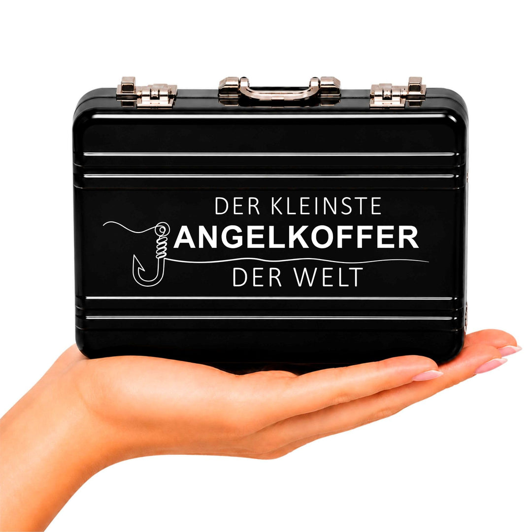 Der kleinste Angelkoffer der Welt – Geschenk für Angler mit 2 Glücks-Ködern, Aluminium-Zertifikat &amp;