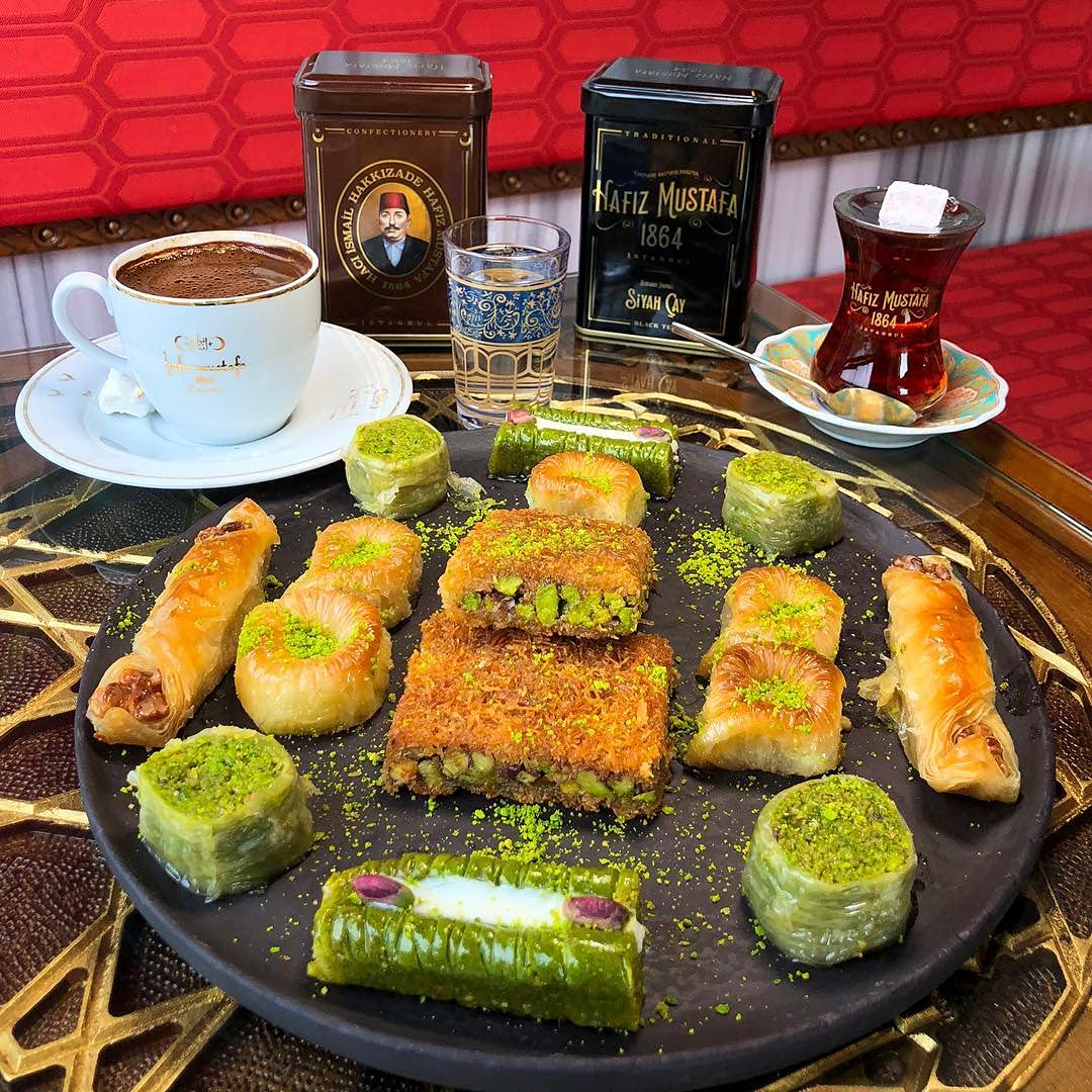 Hafiz Mustafa 1864 Istanbul Baklava Gebäckdose – Gebackene Baklava Dessertsnacks aus frischen Phyllo