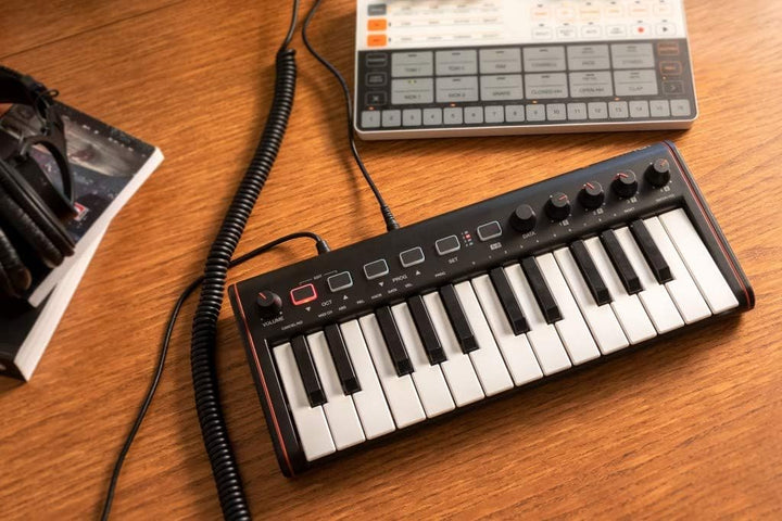 IK Multimedia 25 Ultra tragbar: Lightning, USB, USB-OTG für MAC/PC, 03-90145