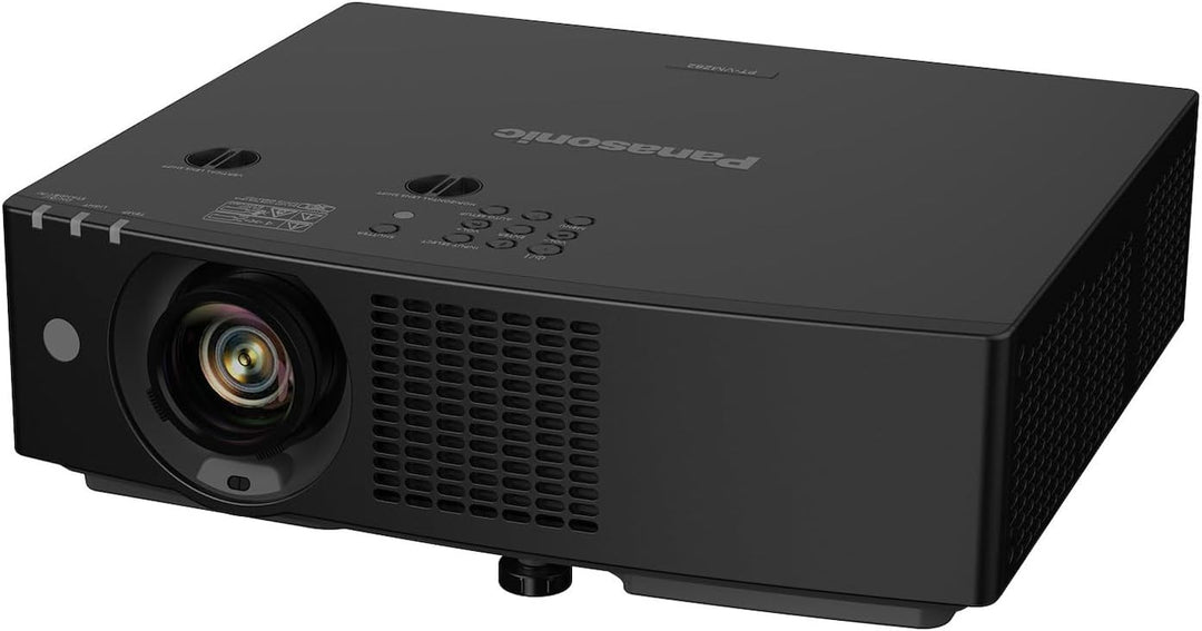 Panasonic PT-VMZ62BEJ Beamer mit 6200 Lumen, gestochen scharfer WUXGA-Auflösung für Seminarräume in