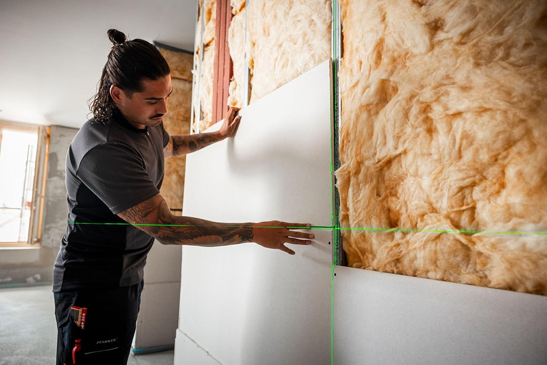 SOLA X2 GREEN Kreuzlinienlaser grün, Linienlaser für Innenausbau &amp; Trockenbau, Laser Messgerät mit s