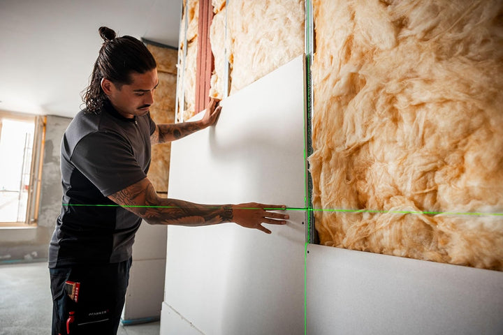 SOLA X2 GREEN Kreuzlinienlaser grün, Linienlaser für Innenausbau &amp; Trockenbau, Laser Messgerät mit s