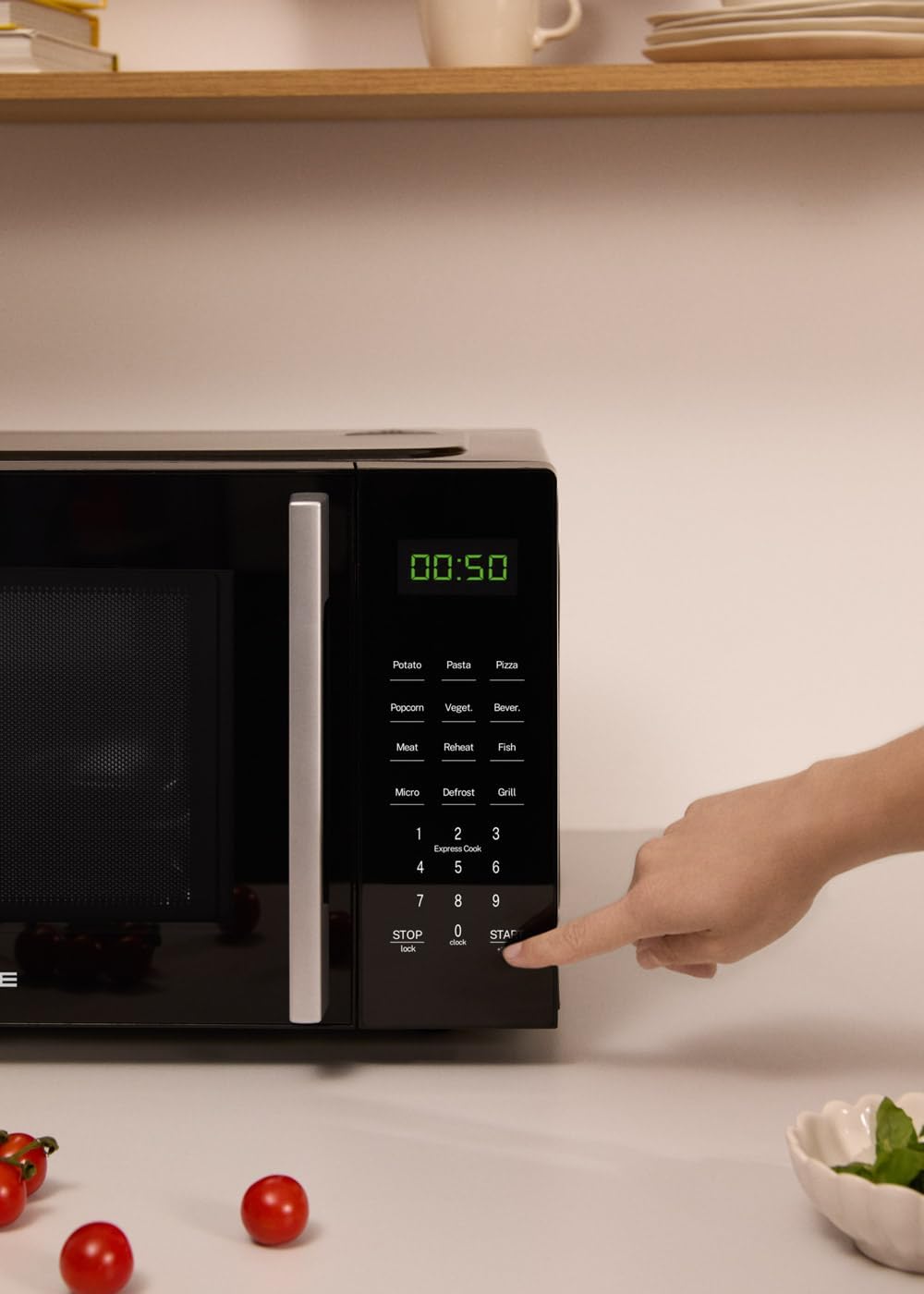 CREATE/MICROWAVE STUDIO/Mikrowelle mit Grillfunktion und Backofen Schwarz/Fassungsvermögen 23l, Dreh